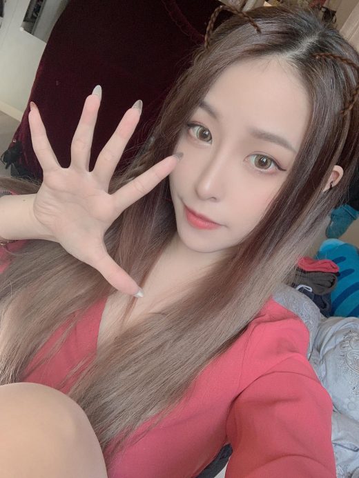 妲妲、妲妲咬果凍(@q_da0124) 美女游戏主播 60P